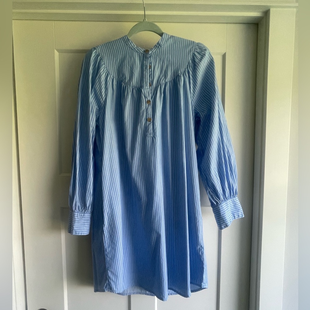 Old Navy shirt dress with pockets.